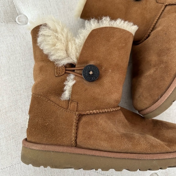 Ugg Australia Winter Snow Boots 4 - Picture 2 of 5